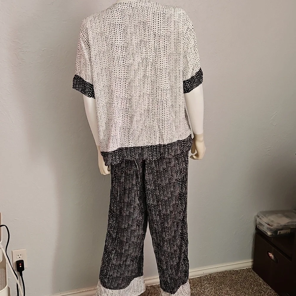 DONNA KARAN Black and White Spotted Two-Piece Lounge Pajama Set - Picture 7 of 11